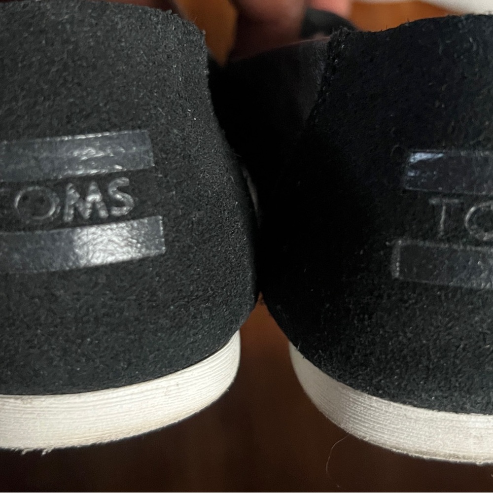 TOMS Women's Star Wars Darth Vader Embossed Leather Alpargata Slip-On - Picture 5 of 6